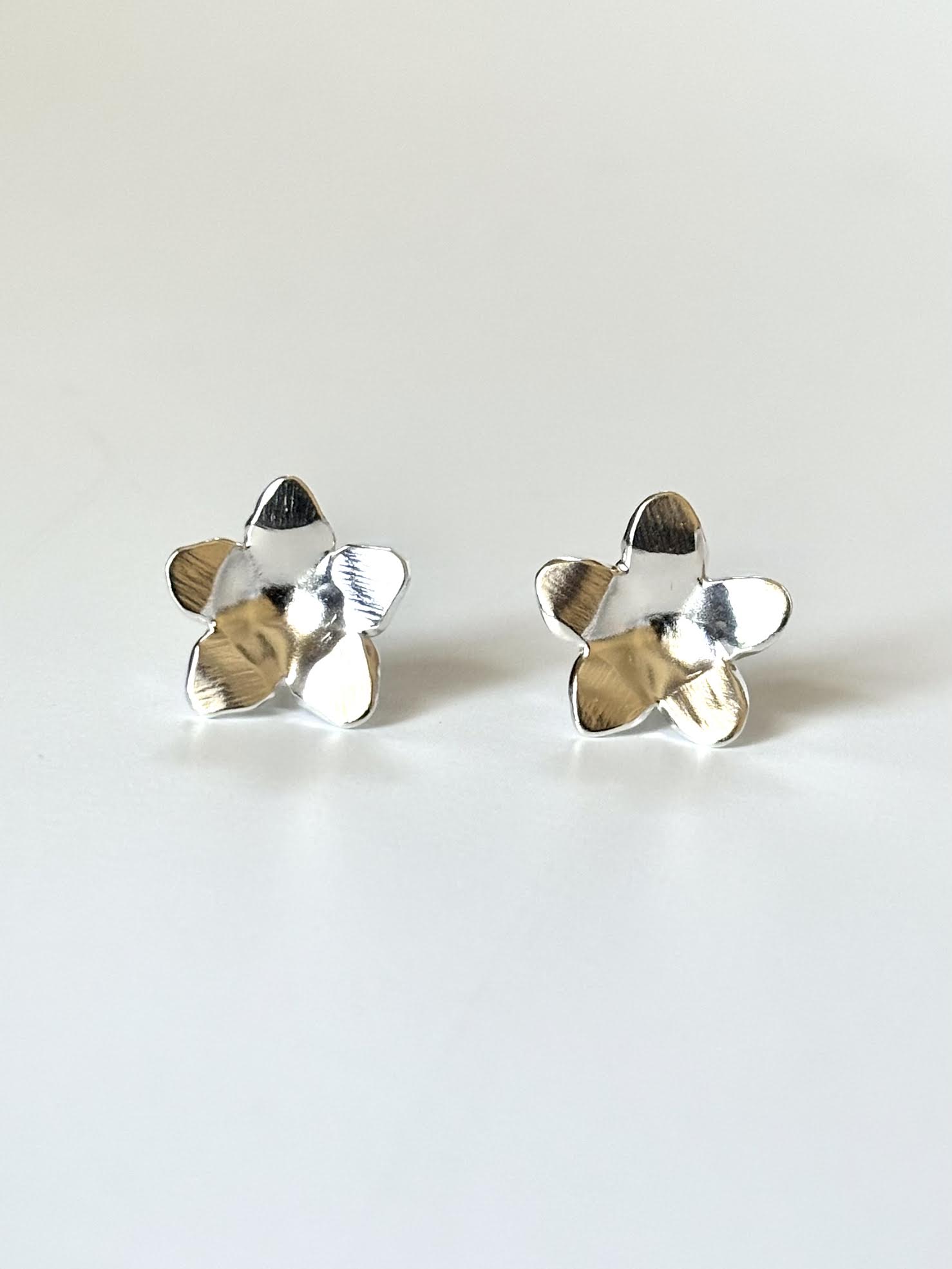 Summer Hoya Earrings