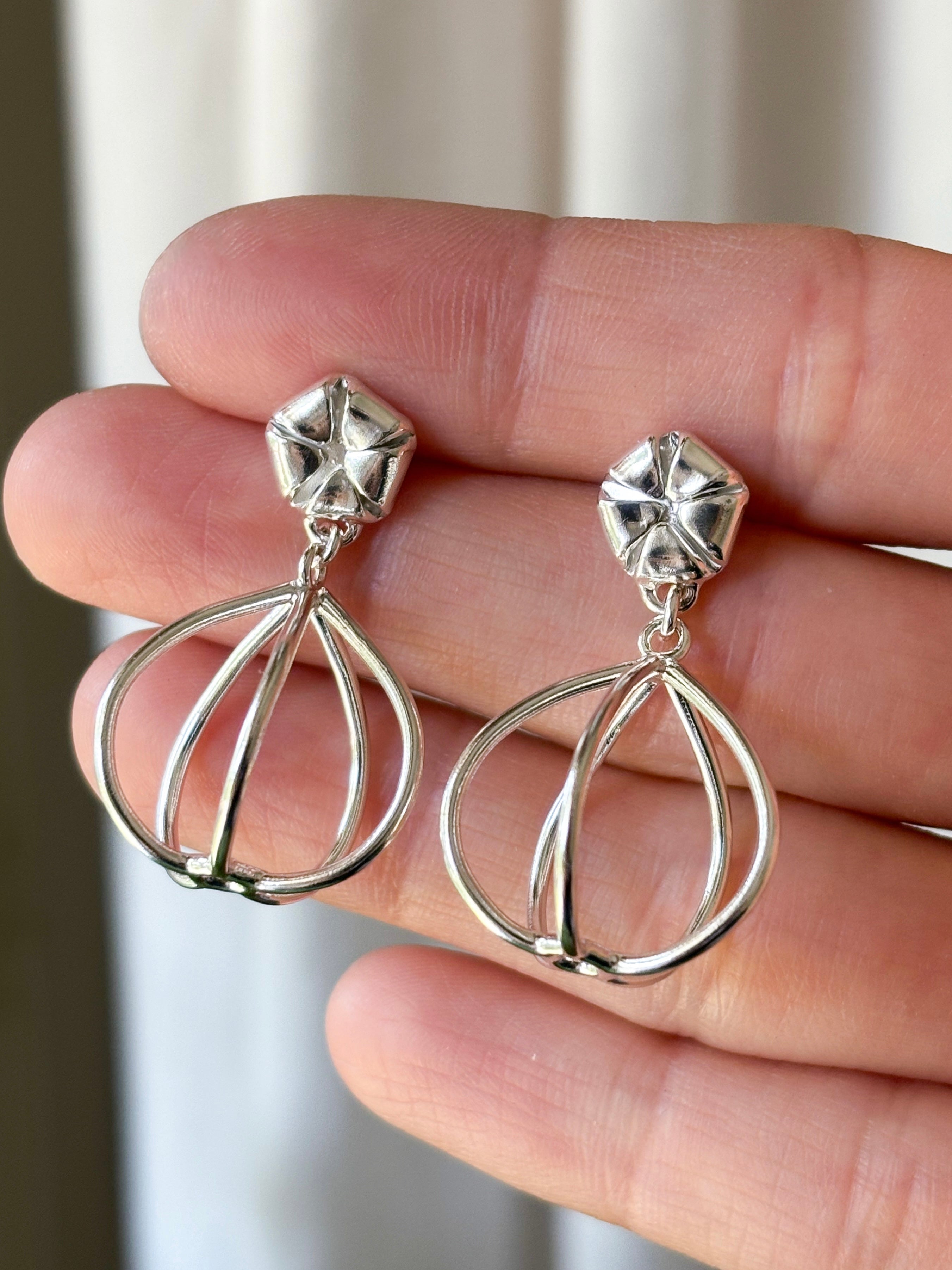 Winter Hoya Earrings with Ground Cherry