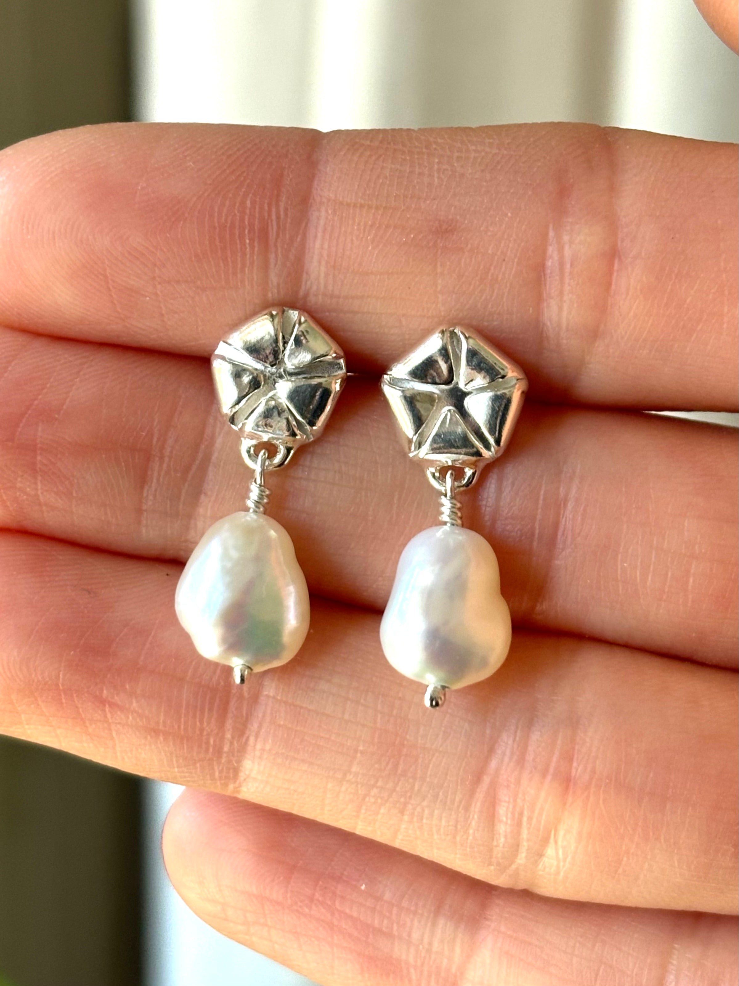Winter Hoya Earrings with Pearl