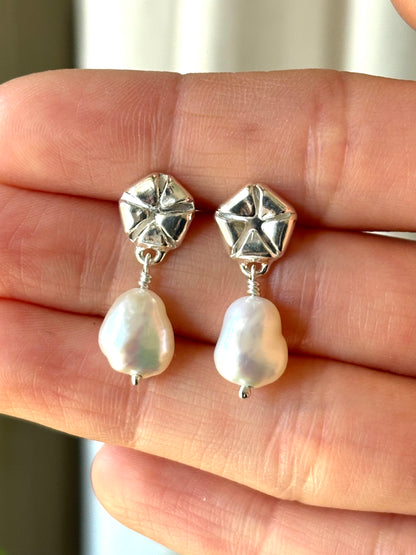 Winter Hoya Earrings with Pearl