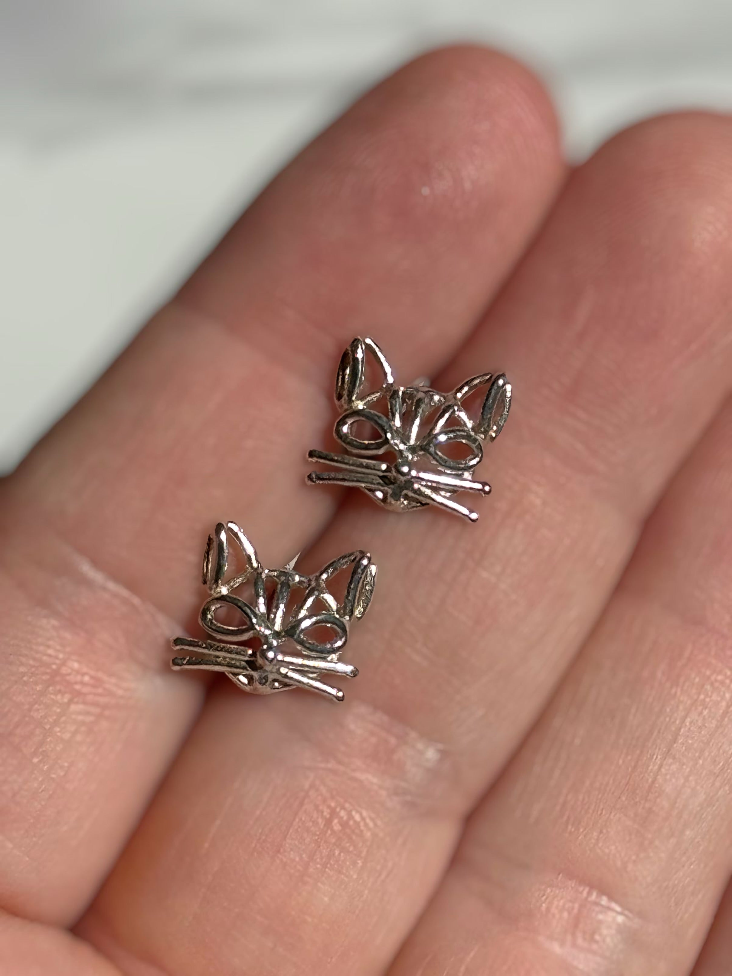 Cat Studs