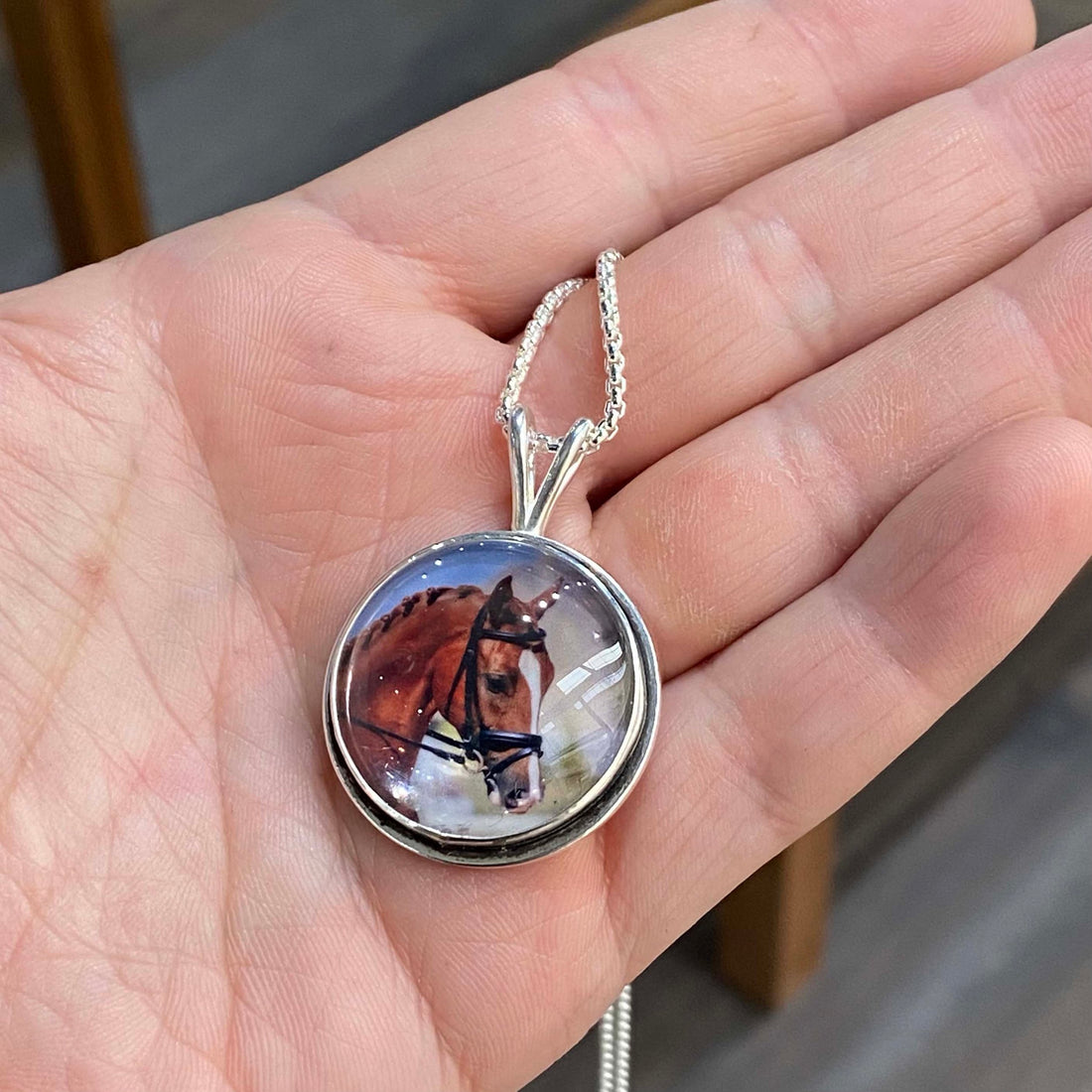 Customizable photo pendant necklace