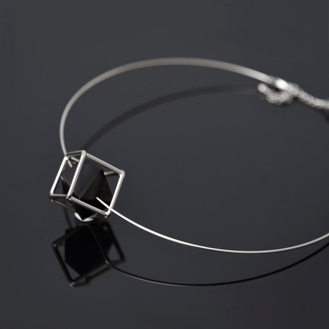 Ray Neck Cuff
