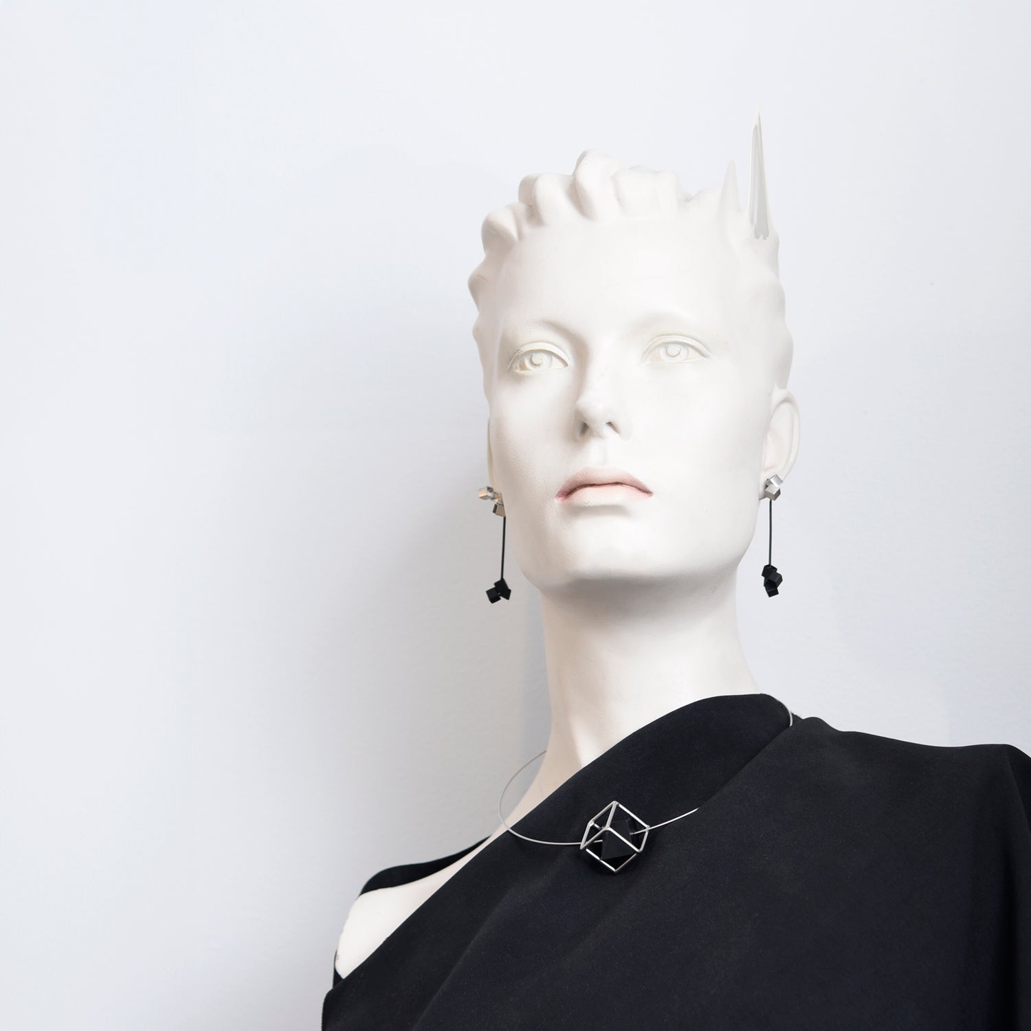 Ray Neck Cuff